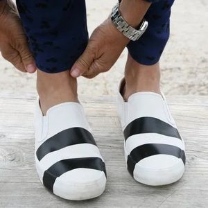 Angela Scott slip on sneakers 9.5